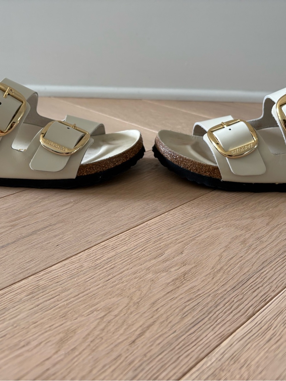 6-6.5 Birkenstock Arizona Big Buckle Shiny Leather White Gold Slides Sandals 37 - Picture 7 of 10